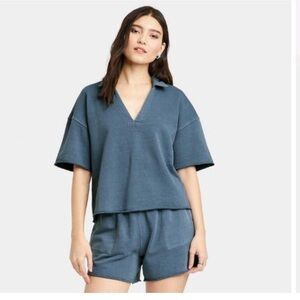 Universal Thread™ Women's Short Sleeve Collared
French Terry Shirt Dark Blue XL